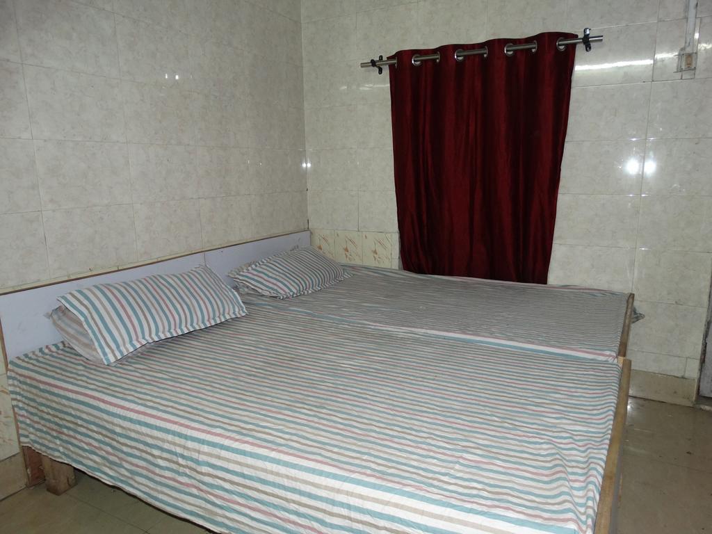 Goldy Guest House Váránaszi Kültér fotó