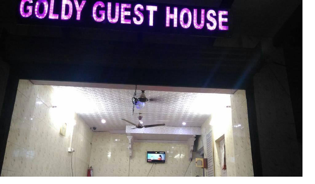 Goldy Guest House Váránaszi Kültér fotó