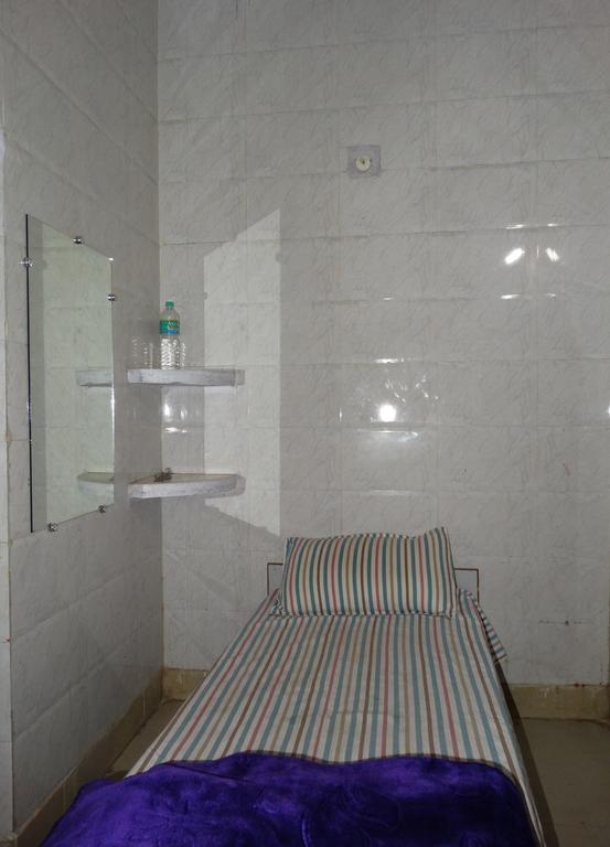 Goldy Guest House Váránaszi Kültér fotó